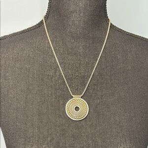 Elegant Gold Pendant Necklace
